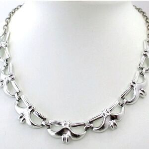 Vintage Cathe Brutalist Silver Tone Necklace 💫